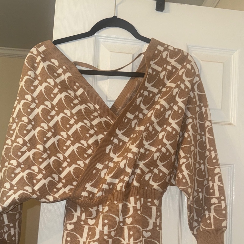 Brown and White Patterned Dress - Picture 7 of 16
